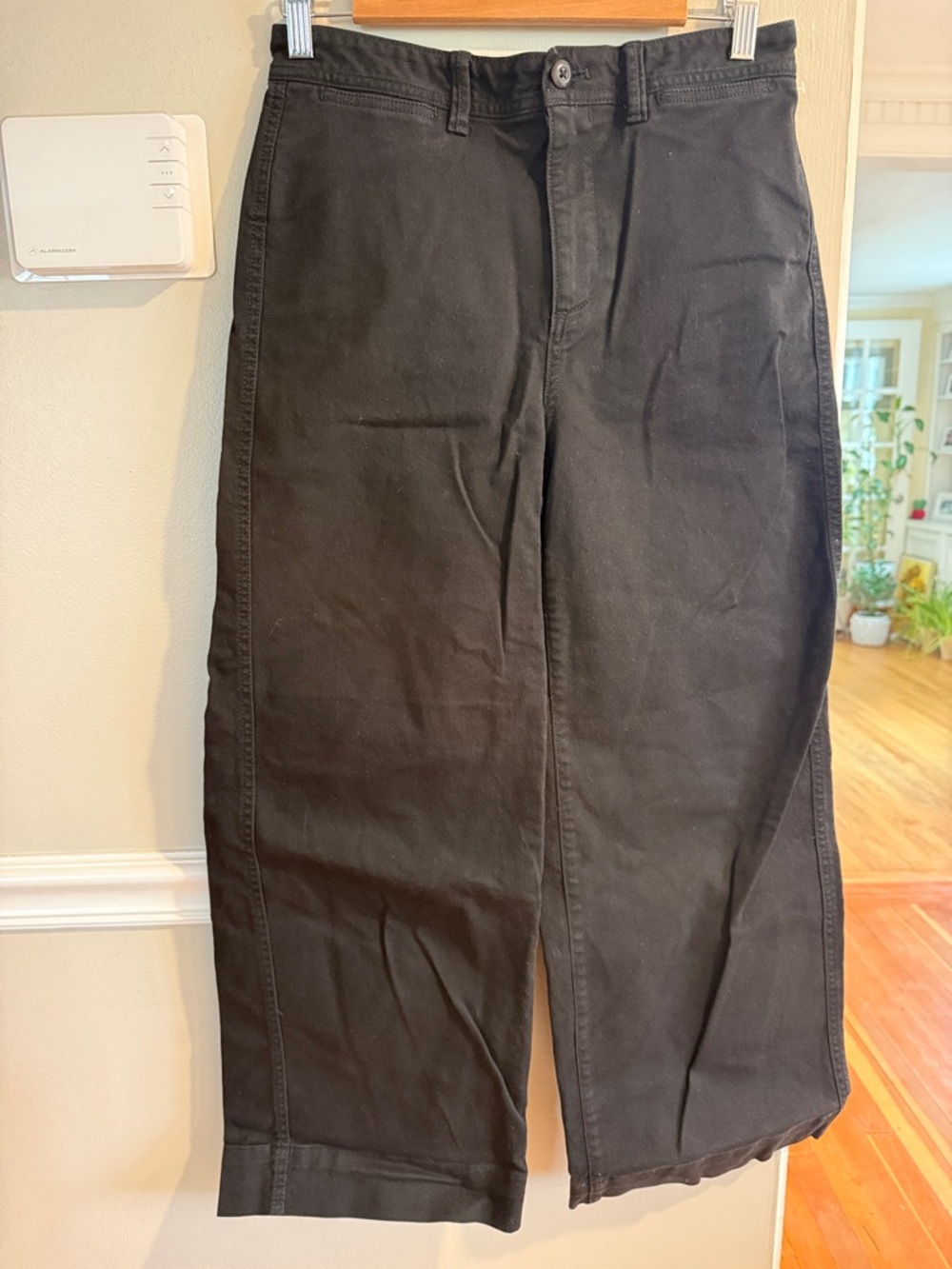 GAP High-Rise Wide Leg Crop in Black